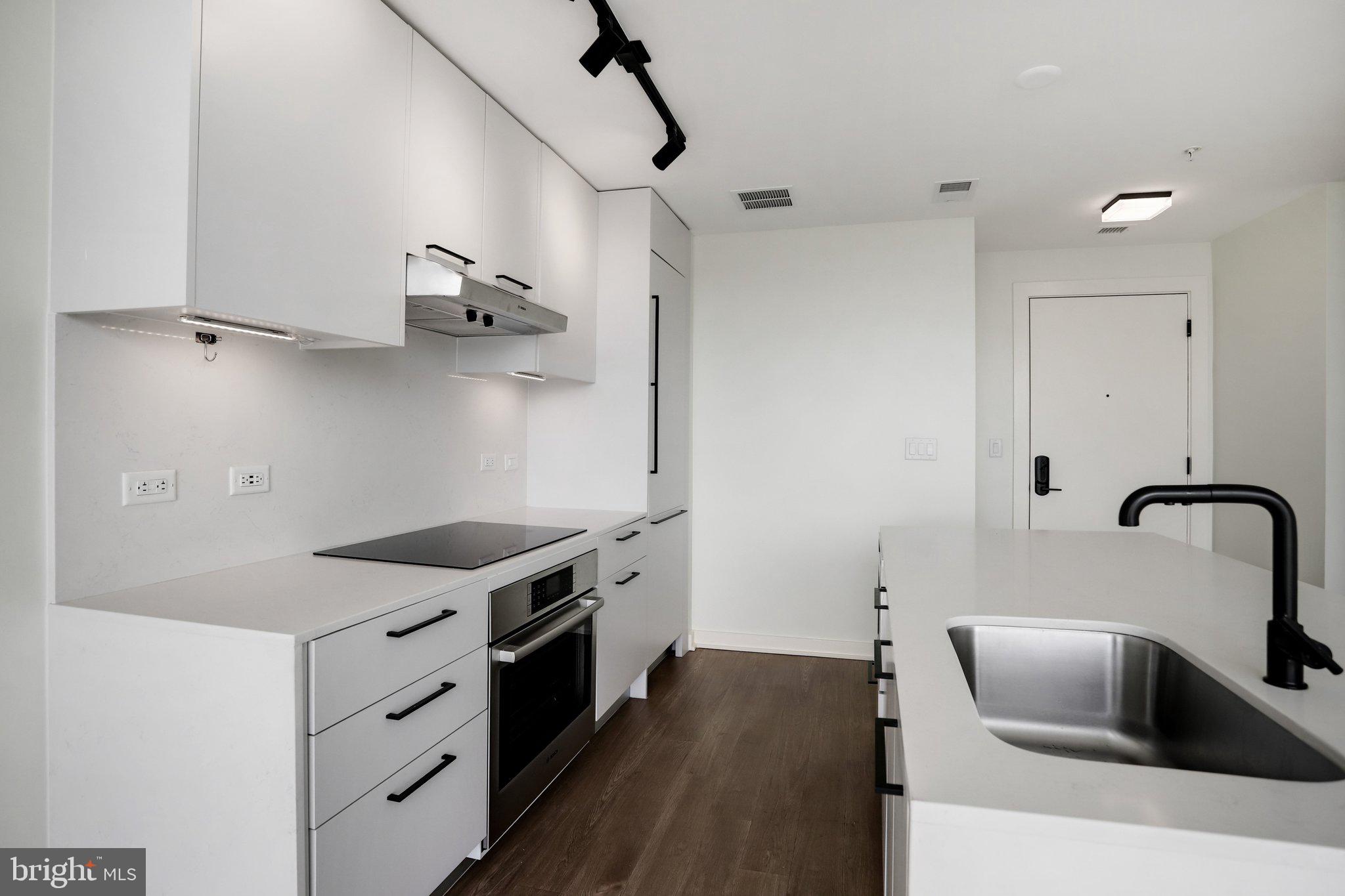 1625 ECKINGTON PLACE NE PH319