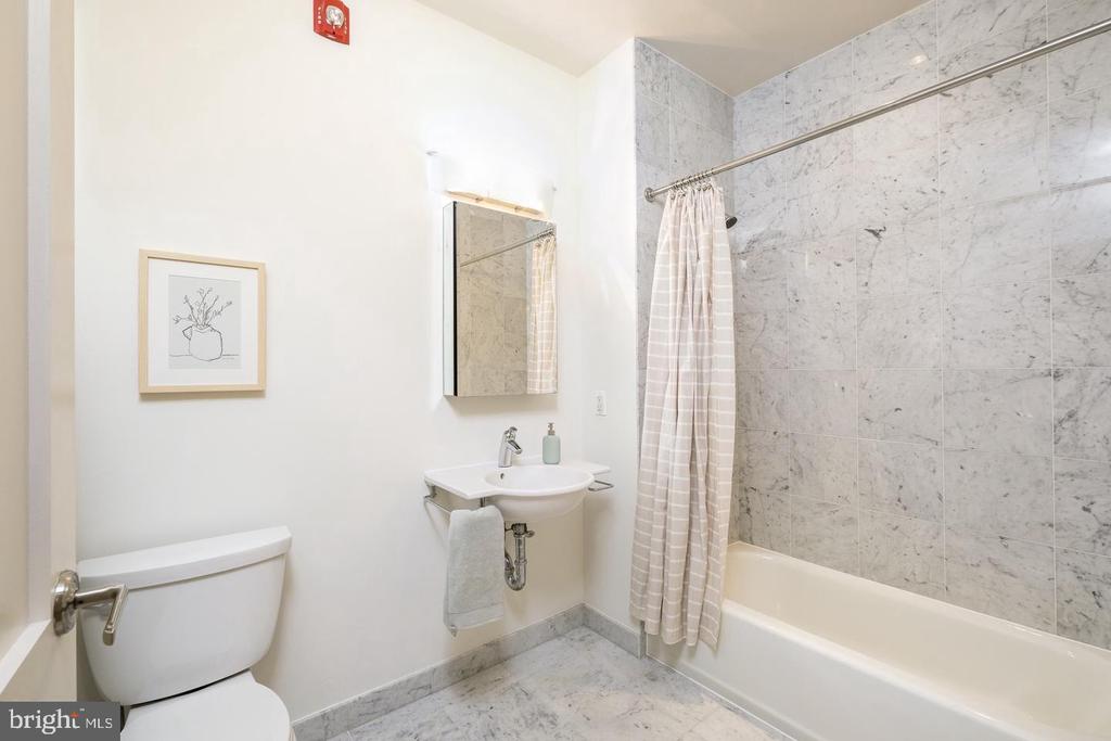 2100 11TH STREET NW Unit: 406