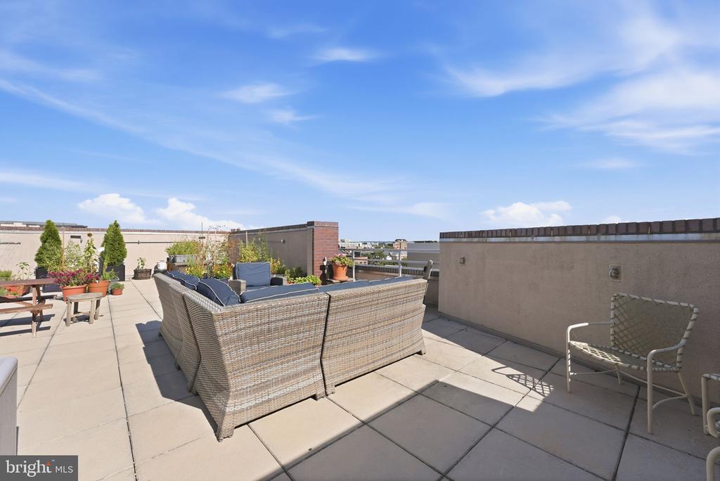 2100 11TH STREET NW Unit: 406