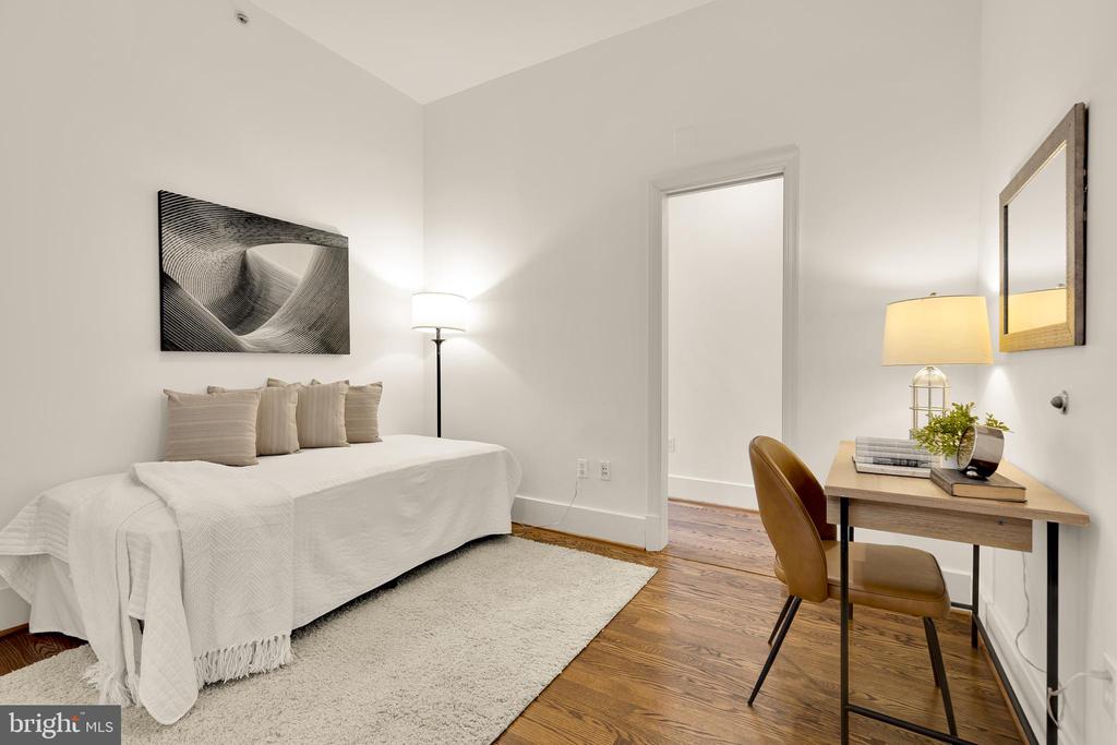 2100 11TH STREET NW Unit: 406