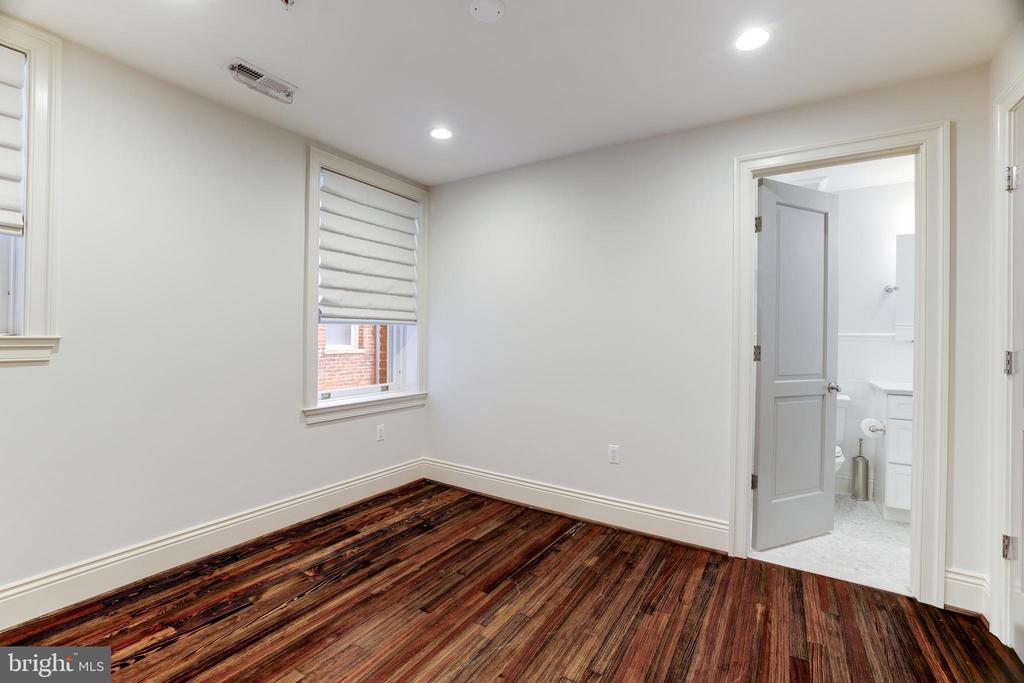 1848 BILTMORE STREET NW Unit: 4