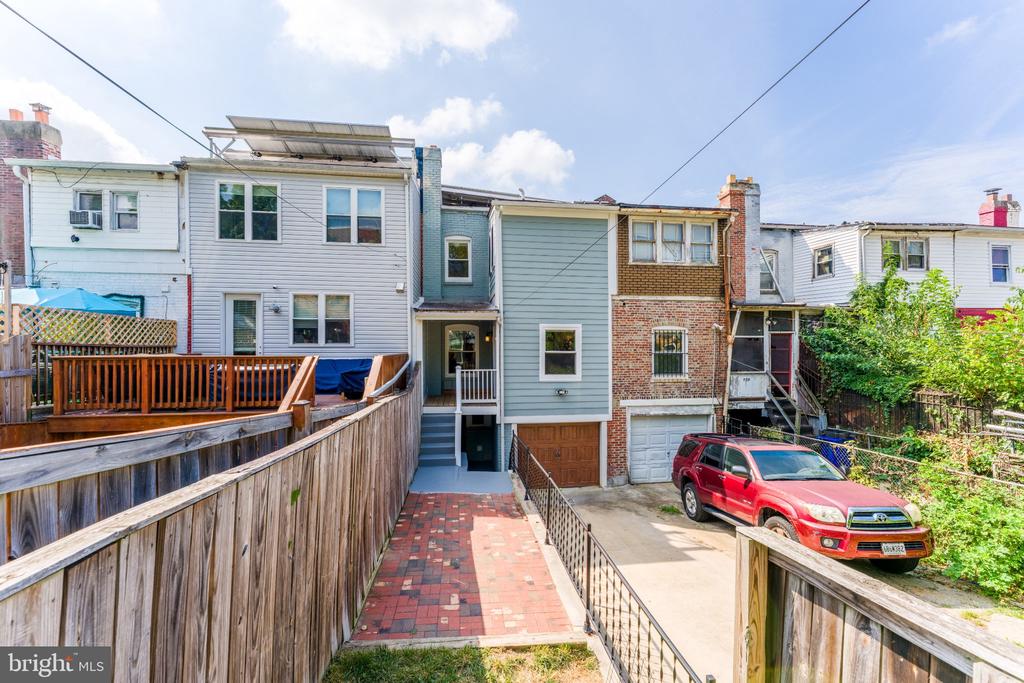 827 INGRAHAM NW