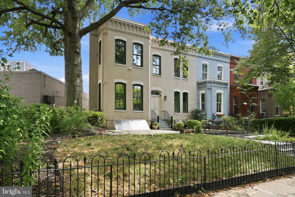 631 NORTH CAROLINA AVENUE SE Unit: 1