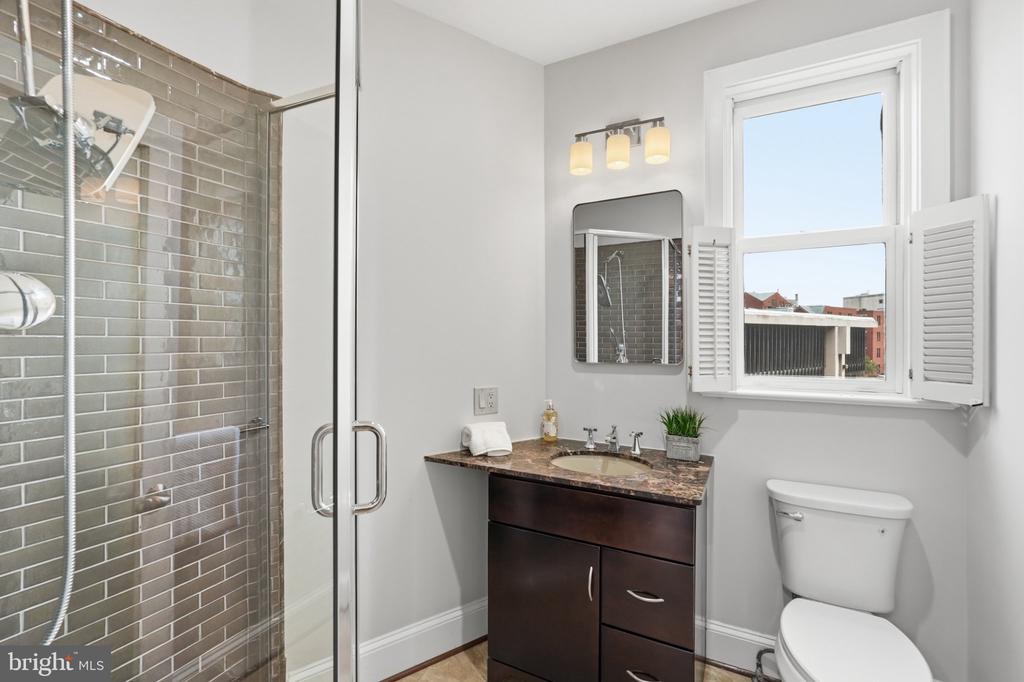 631 NORTH CAROLINA AVENUE SE Unit: 1