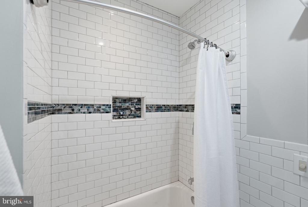 631 NORTH CAROLINA AVENUE SE Unit: 1