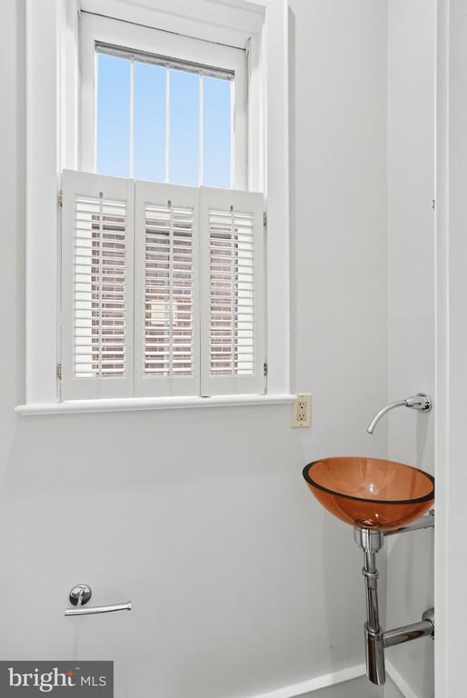 631 NORTH CAROLINA AVENUE SE Unit: 1