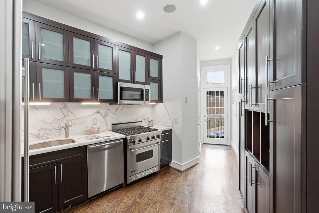 631 NORTH CAROLINA AVENUE SE Unit: 1