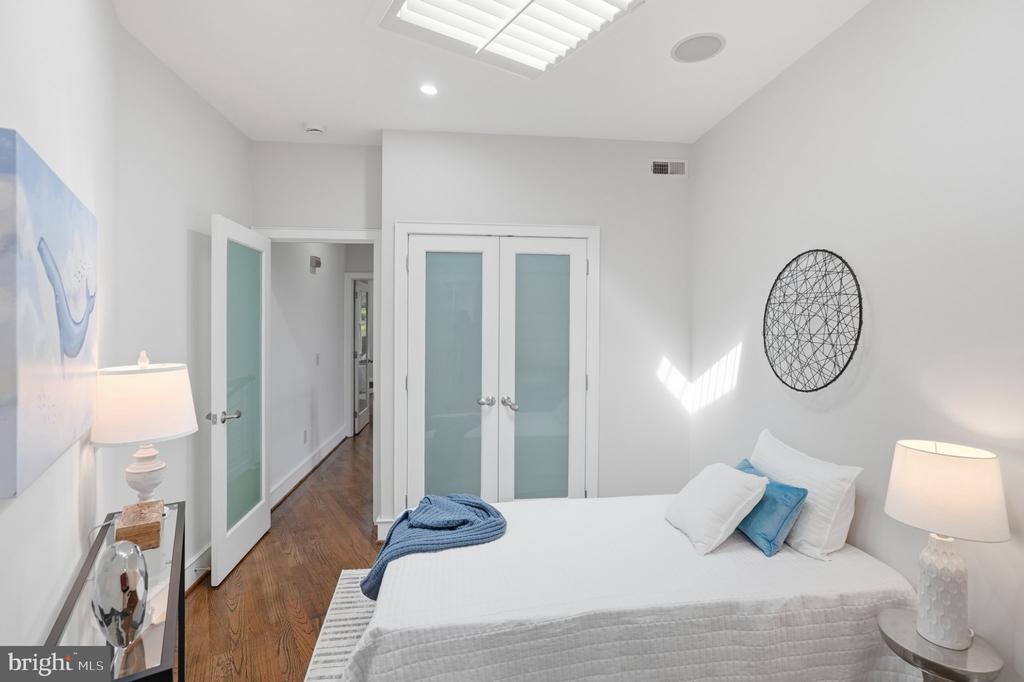 631 NORTH CAROLINA AVENUE SE Unit: 1