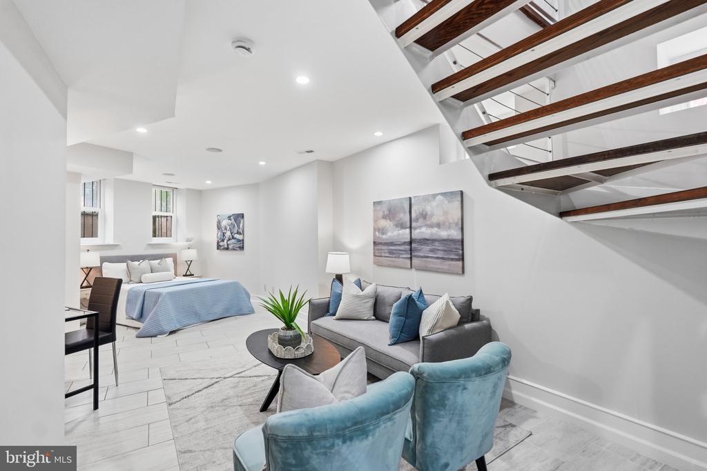 631 NORTH CAROLINA AVENUE SE Unit: 1
