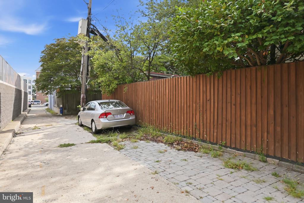 631 NORTH CAROLINA AVENUE SE Unit: 1