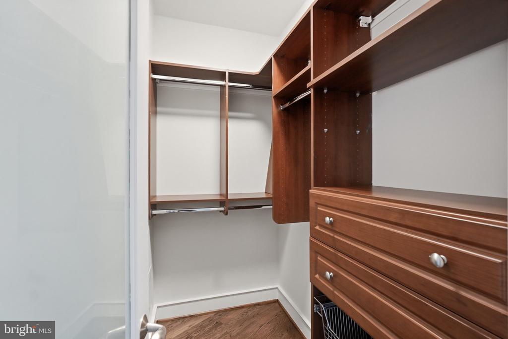 631 NORTH CAROLINA AVENUE SE Unit: 1