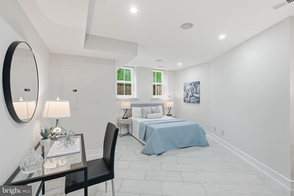 631 NORTH CAROLINA AVENUE SE Unit: 1