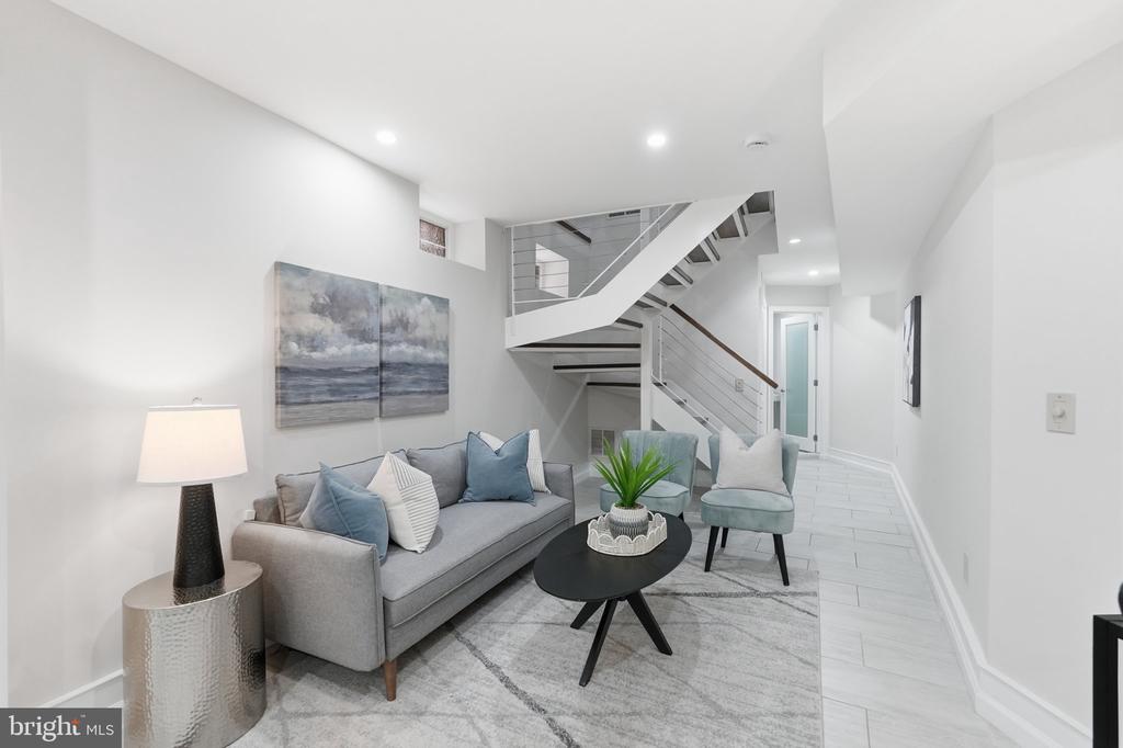 631 NORTH CAROLINA AVENUE SE Unit: 1