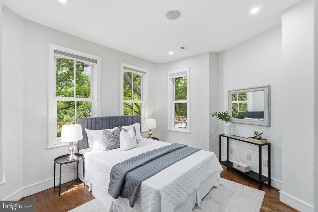 631 NORTH CAROLINA AVENUE SE Unit: 1