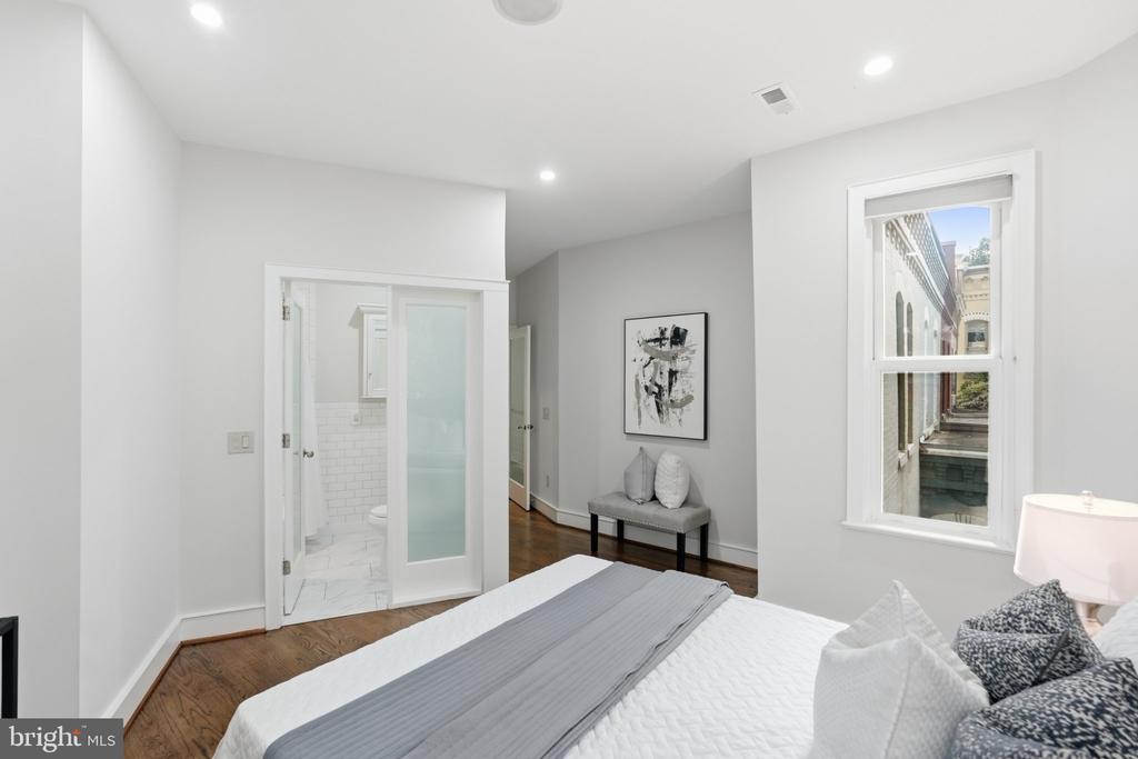 631 NORTH CAROLINA AVENUE SE Unit: 1