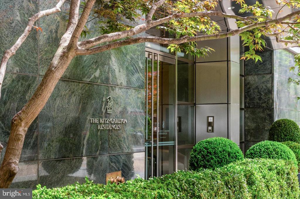 1155 23RD STREET NW Unit: 8H