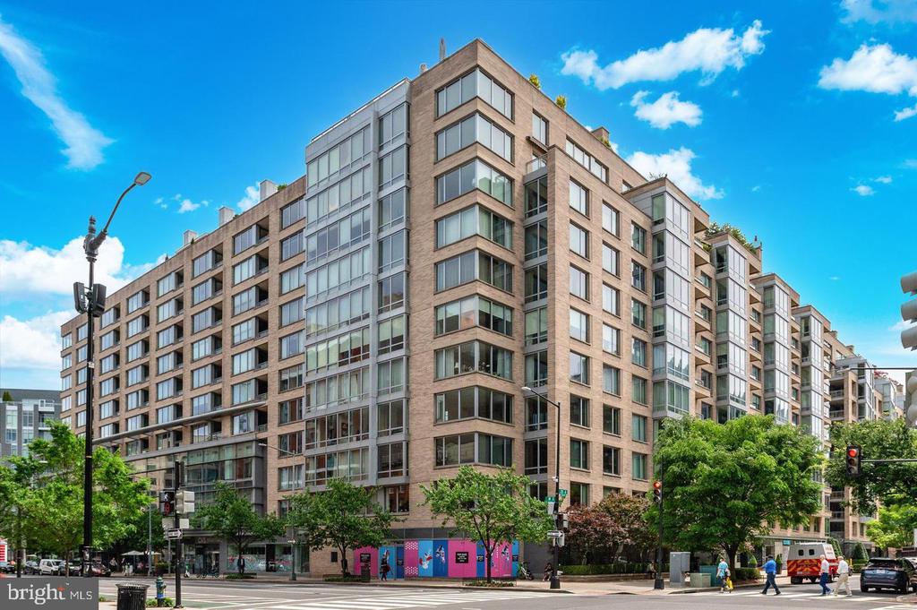 1155 23RD STREET NW Unit: 8H