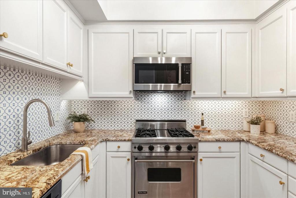 1155 23RD STREET NW Unit: 8H