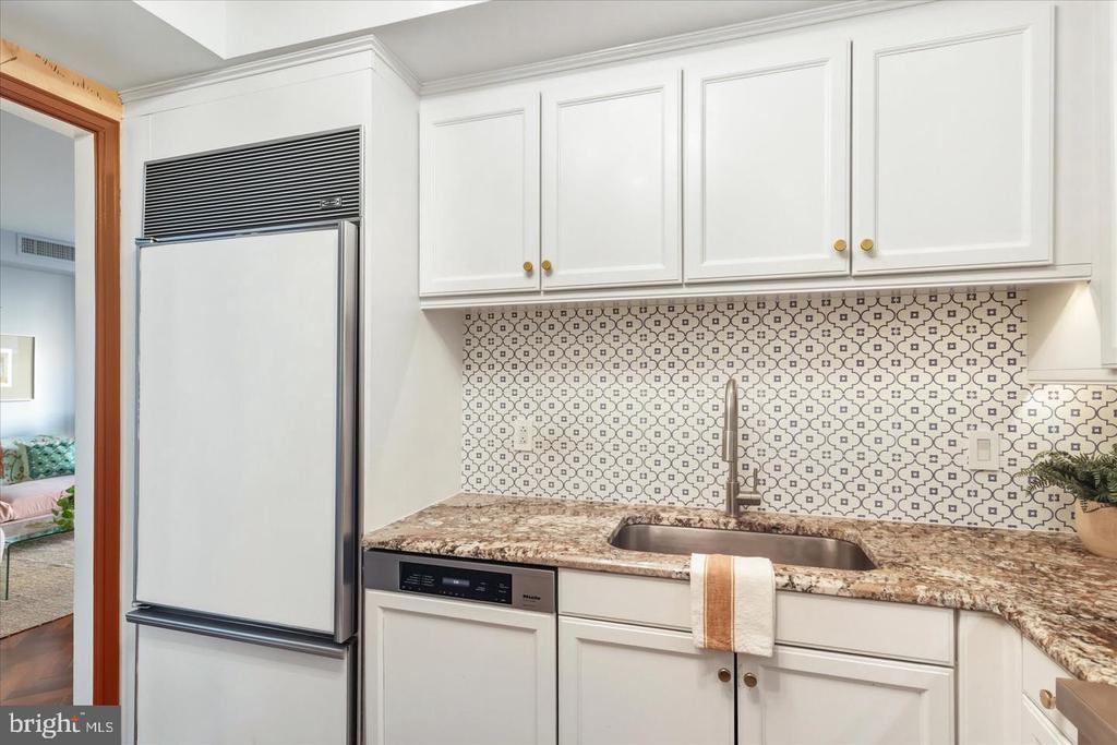 1155 23RD STREET NW Unit: 8H