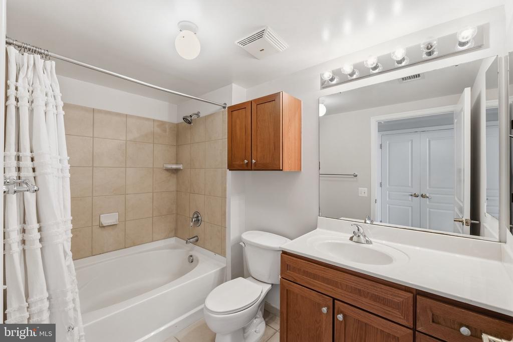631 D STREET NW Unit: 844