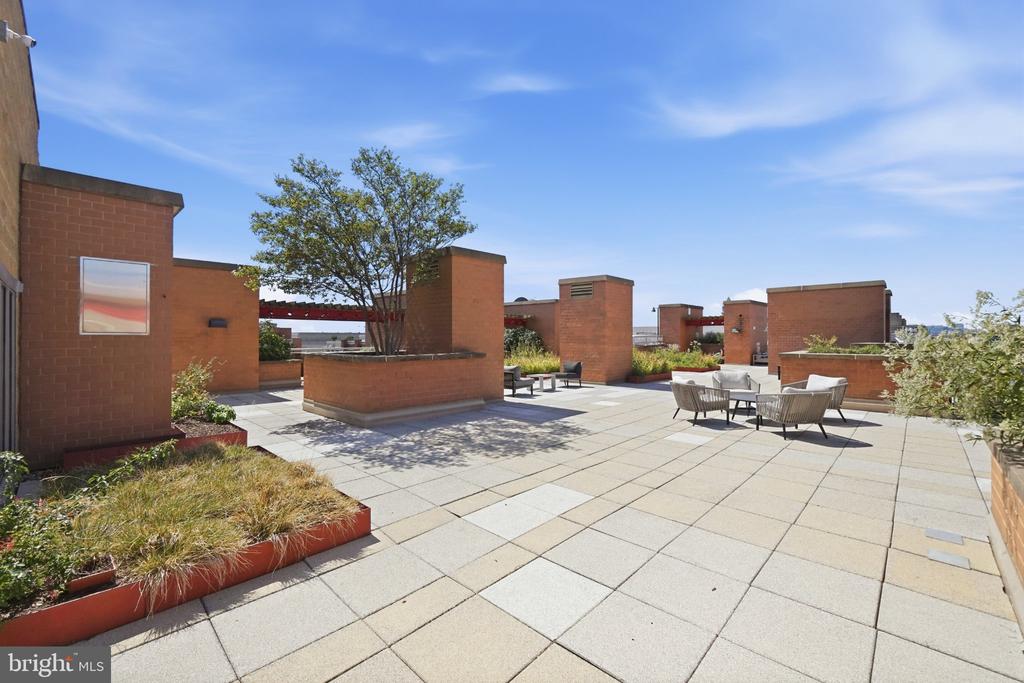 631 D STREET NW Unit: 844