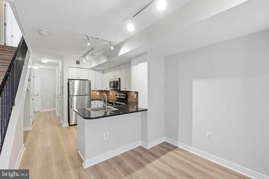 631 D STREET NW Unit: 844