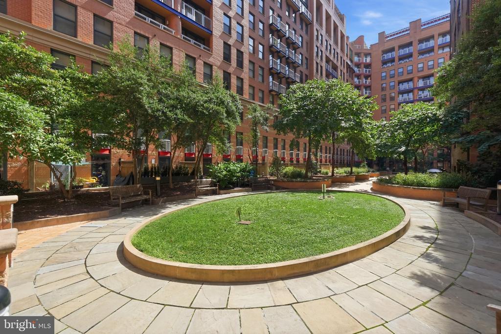 631 D STREET NW Unit: 844