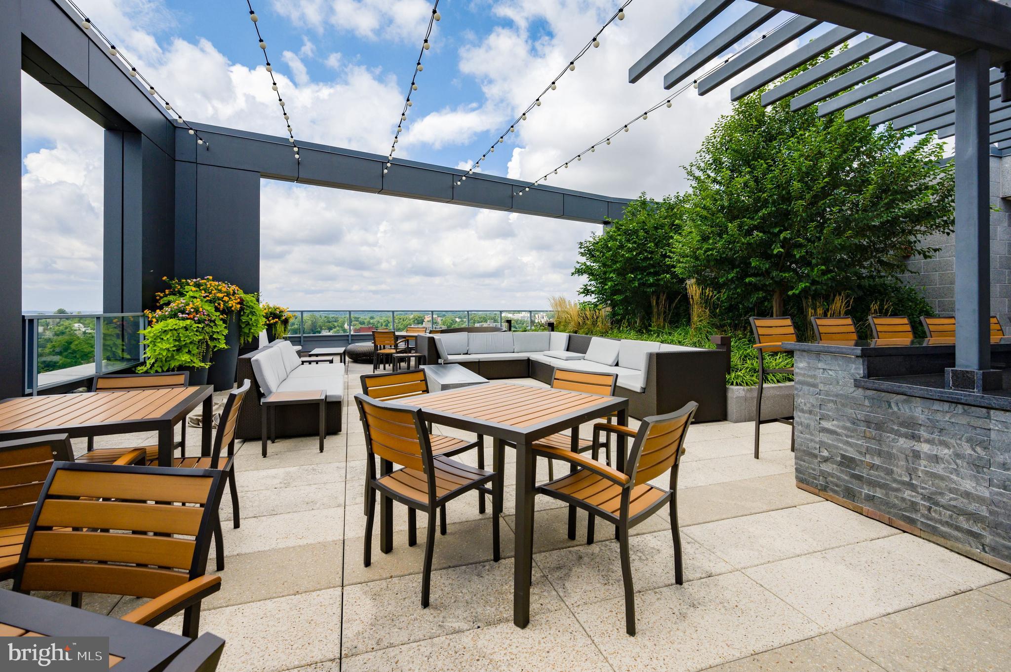 4960 Fairmont Avenue Unit: 707