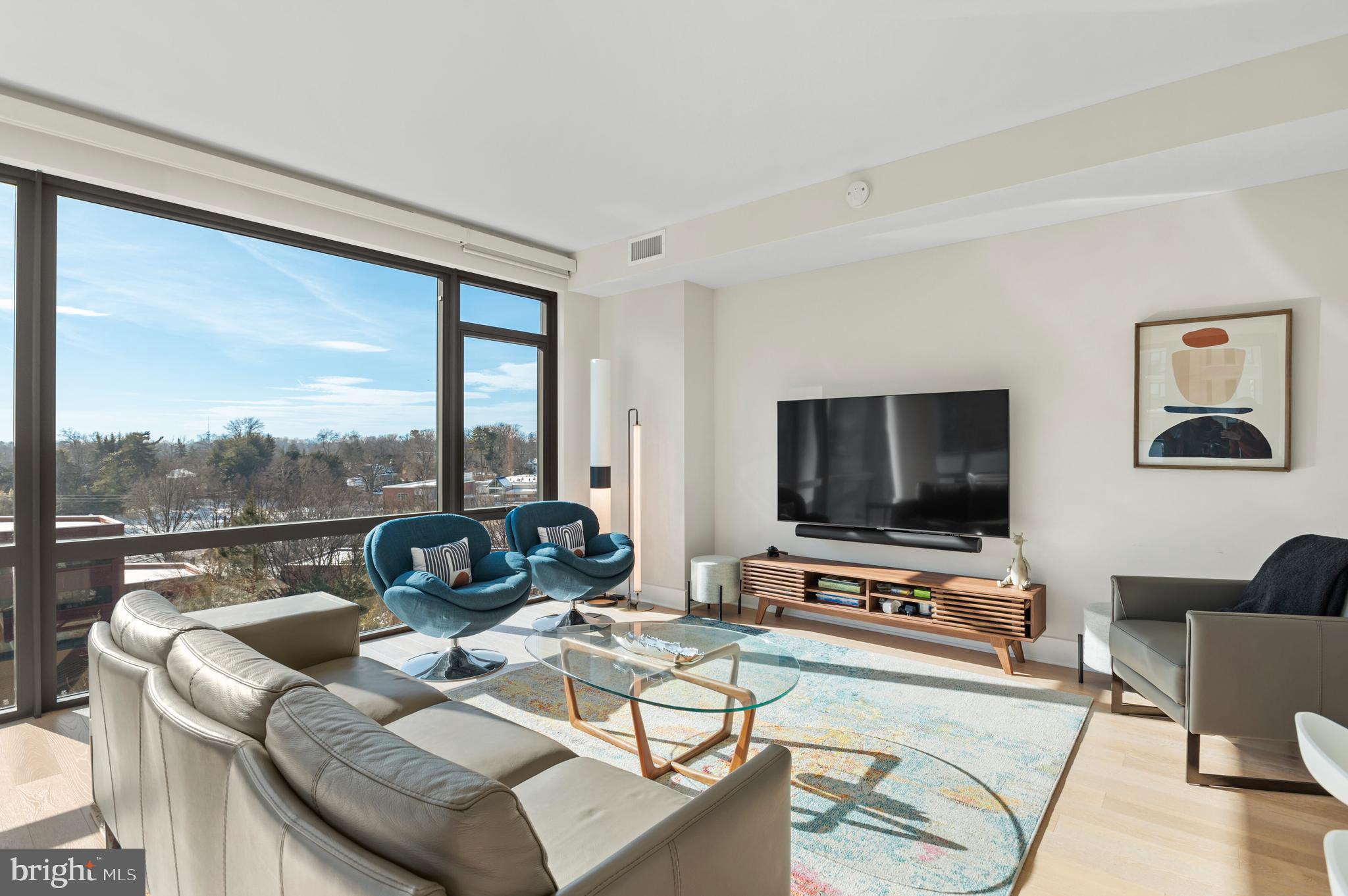 4960 Fairmont Avenue Unit: 707
