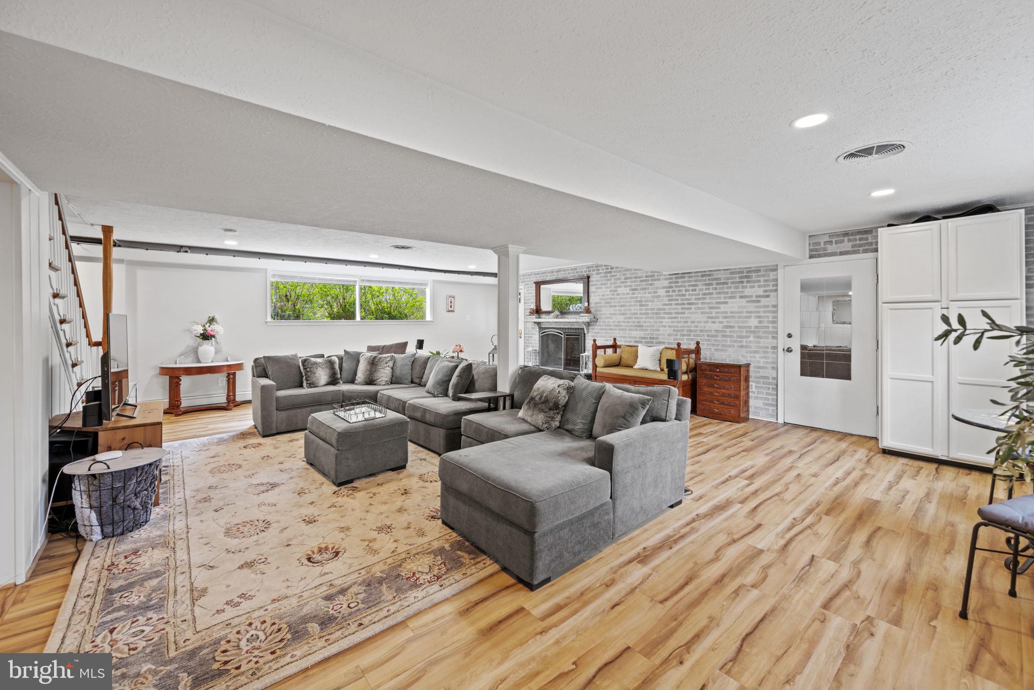 9823 Haverhill Dr