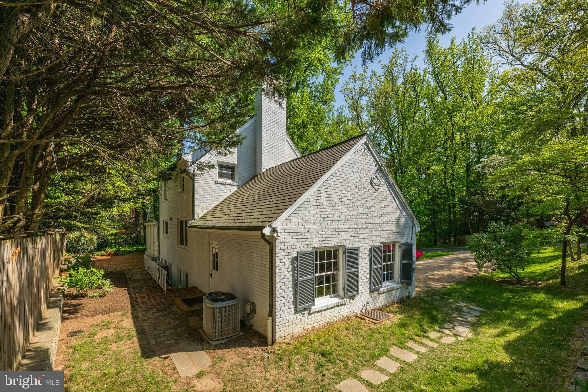 5221 Duvall Dr