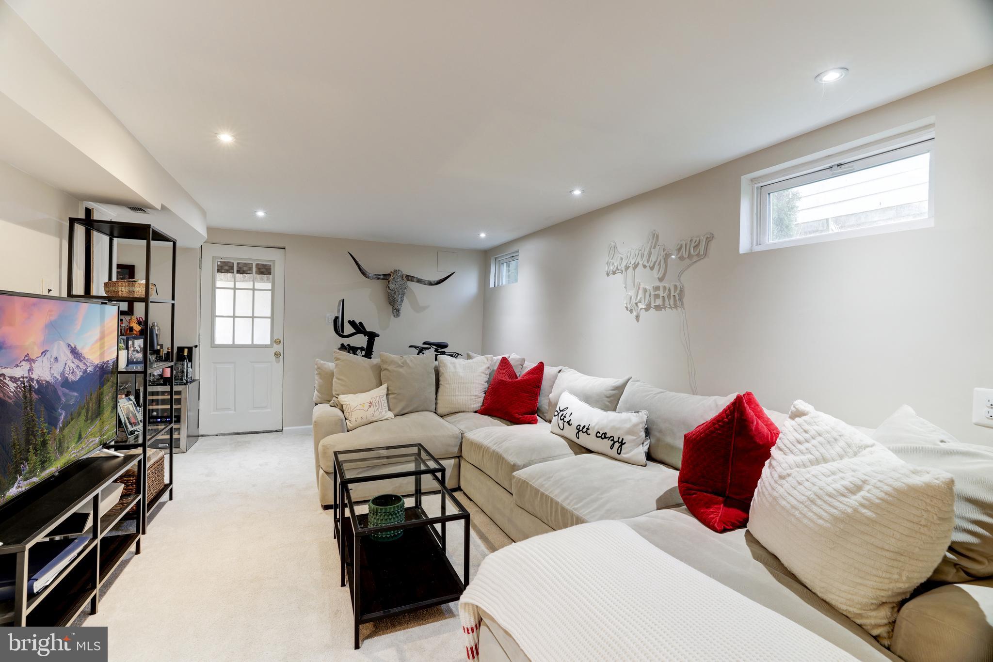 10018 Greenock Rd
