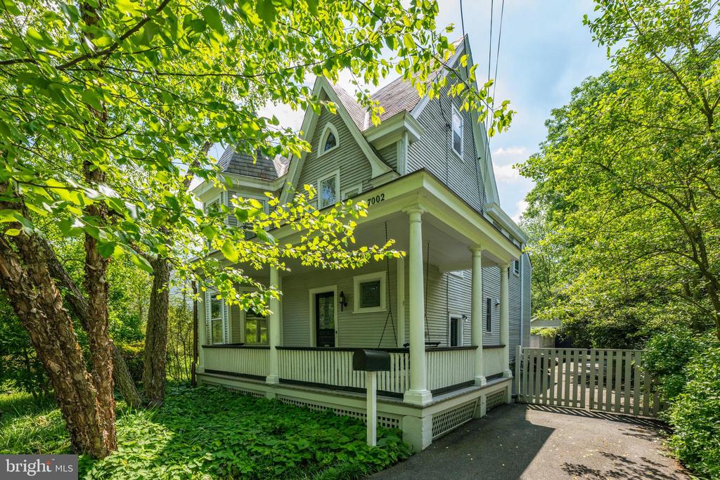 7002 Connecticut Ave