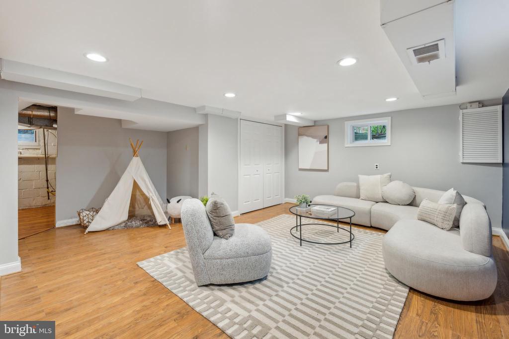 4411 Ambler Dr