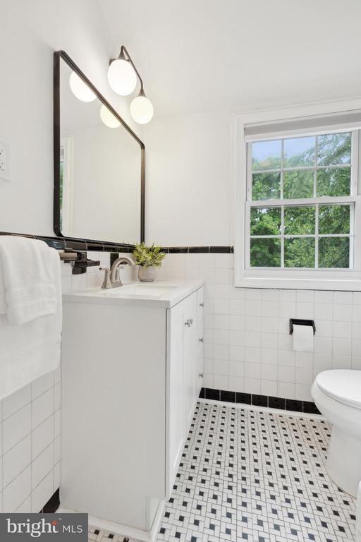 4411 Ambler Dr