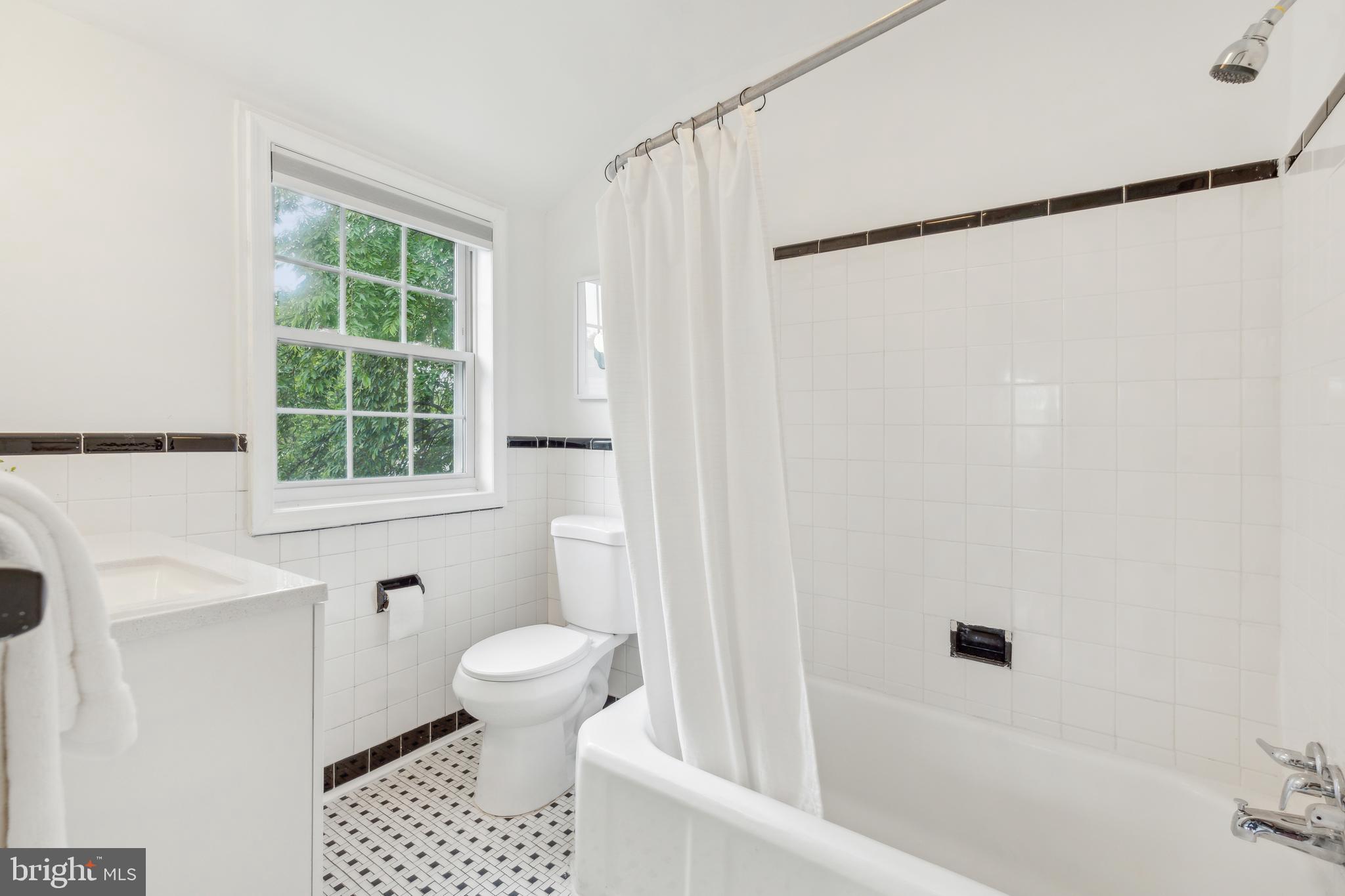4411 Ambler Dr