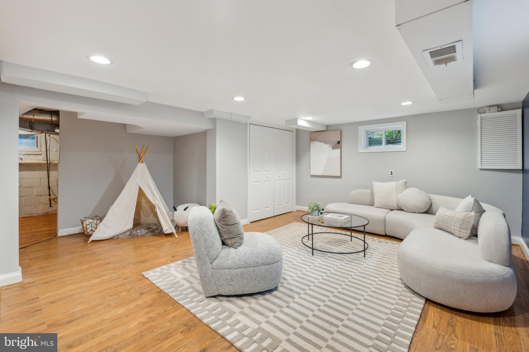 4411 Ambler Dr