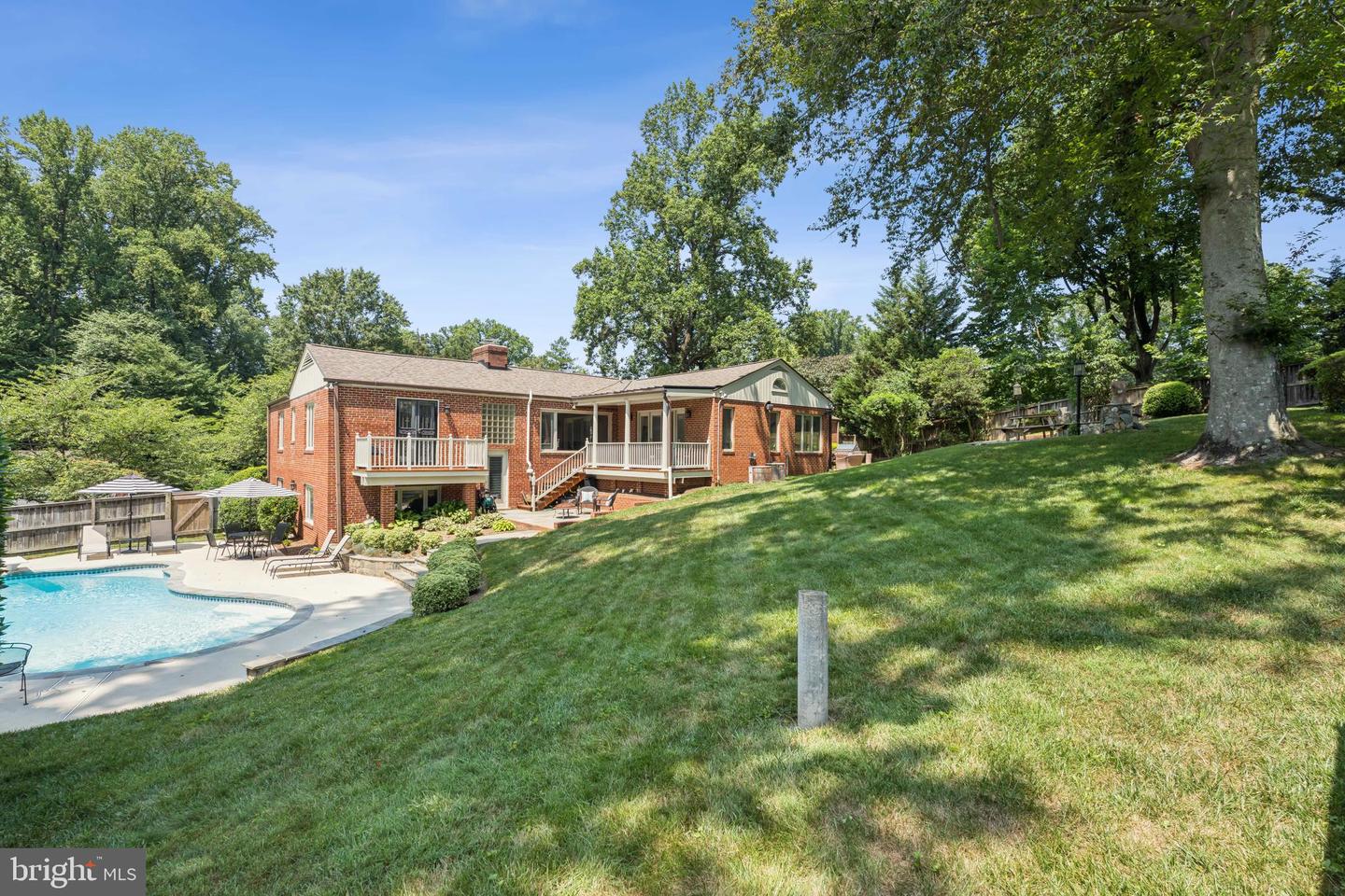 9613 Barroll Ln