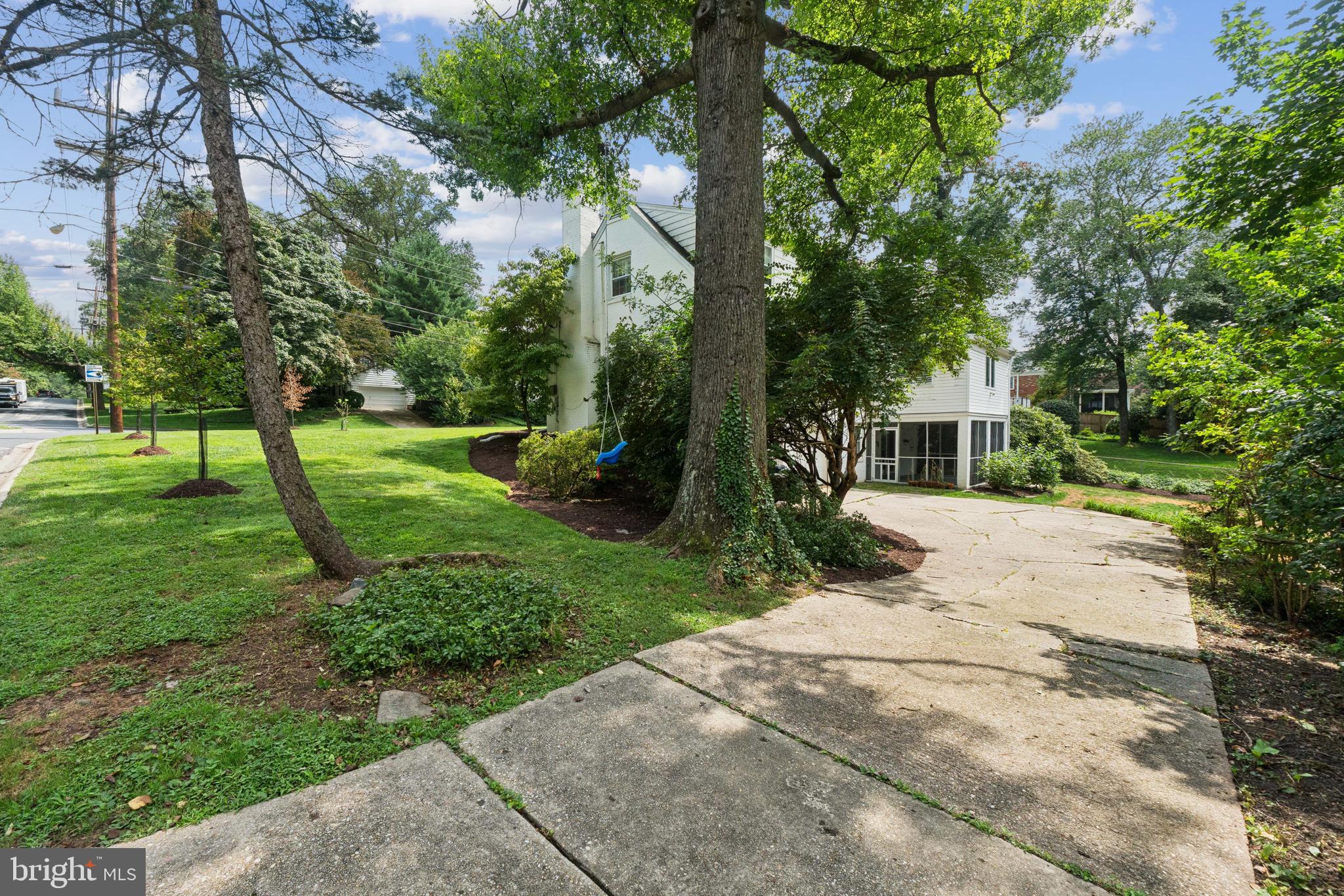 10016 E BEXHILL DRIVE