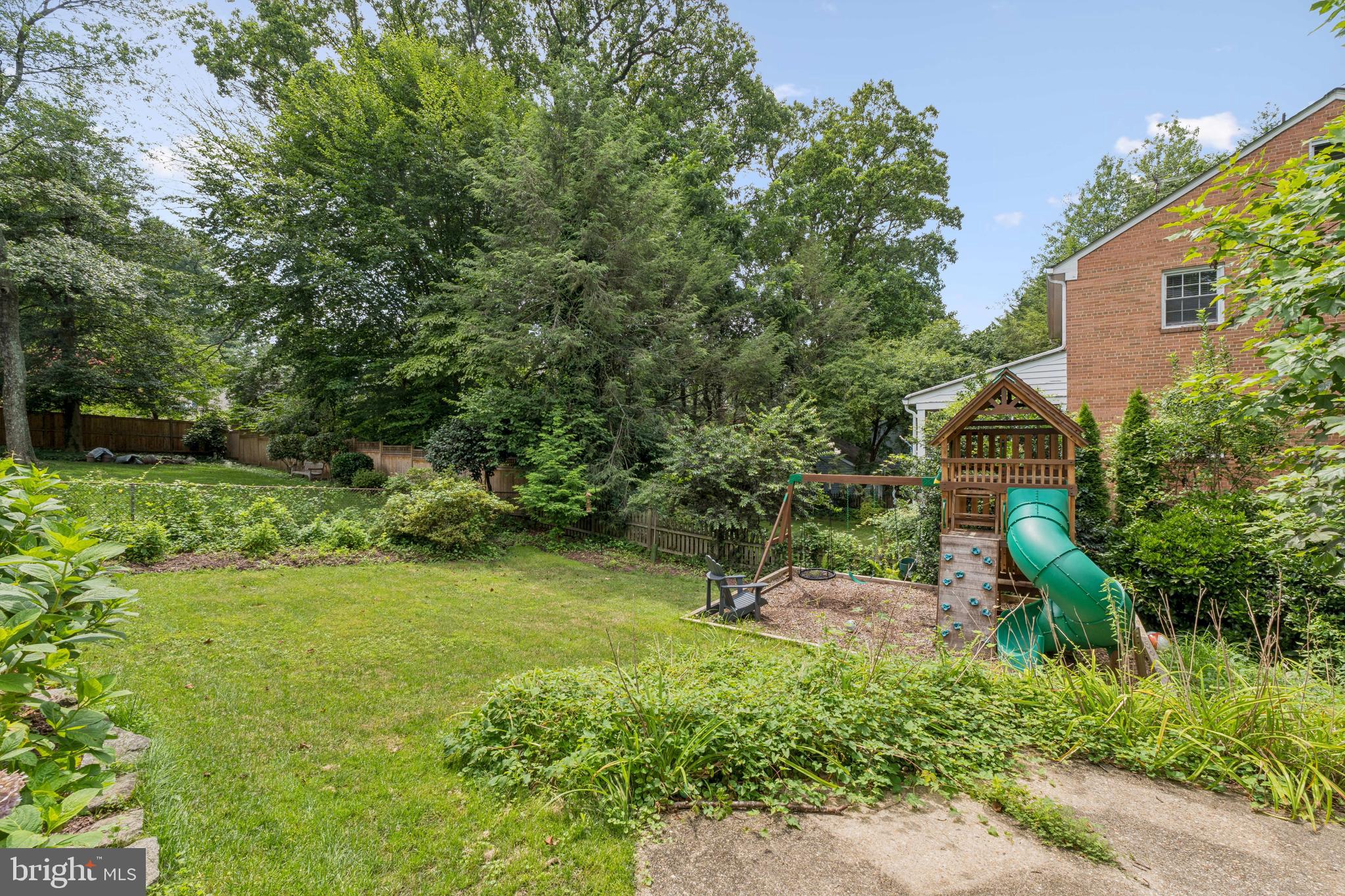 10016 E BEXHILL DRIVE
