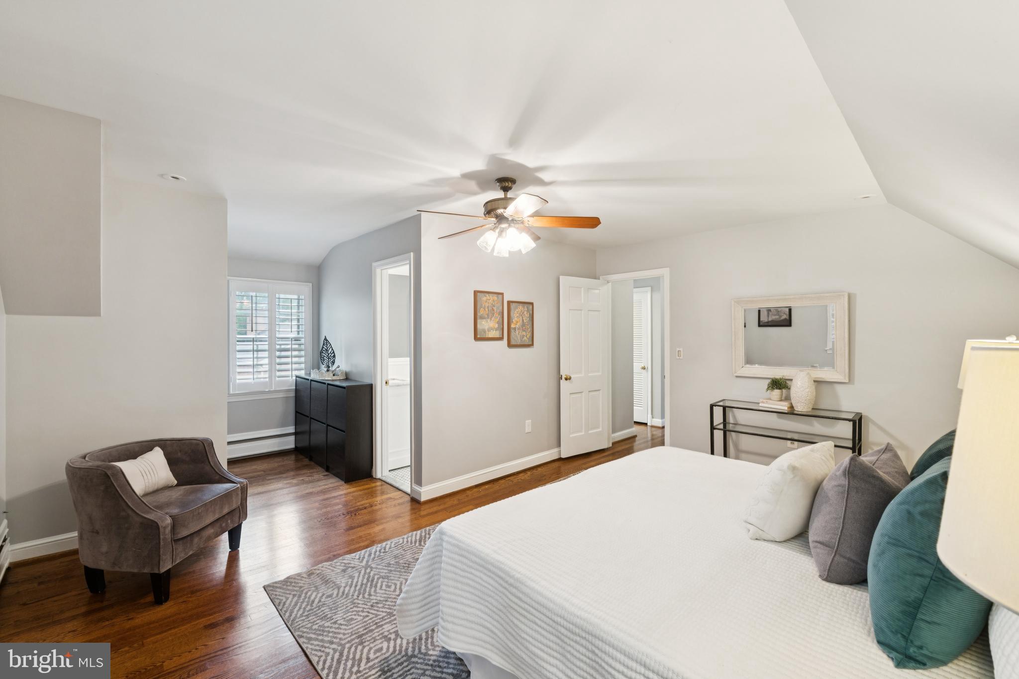 10016 E BEXHILL DRIVE