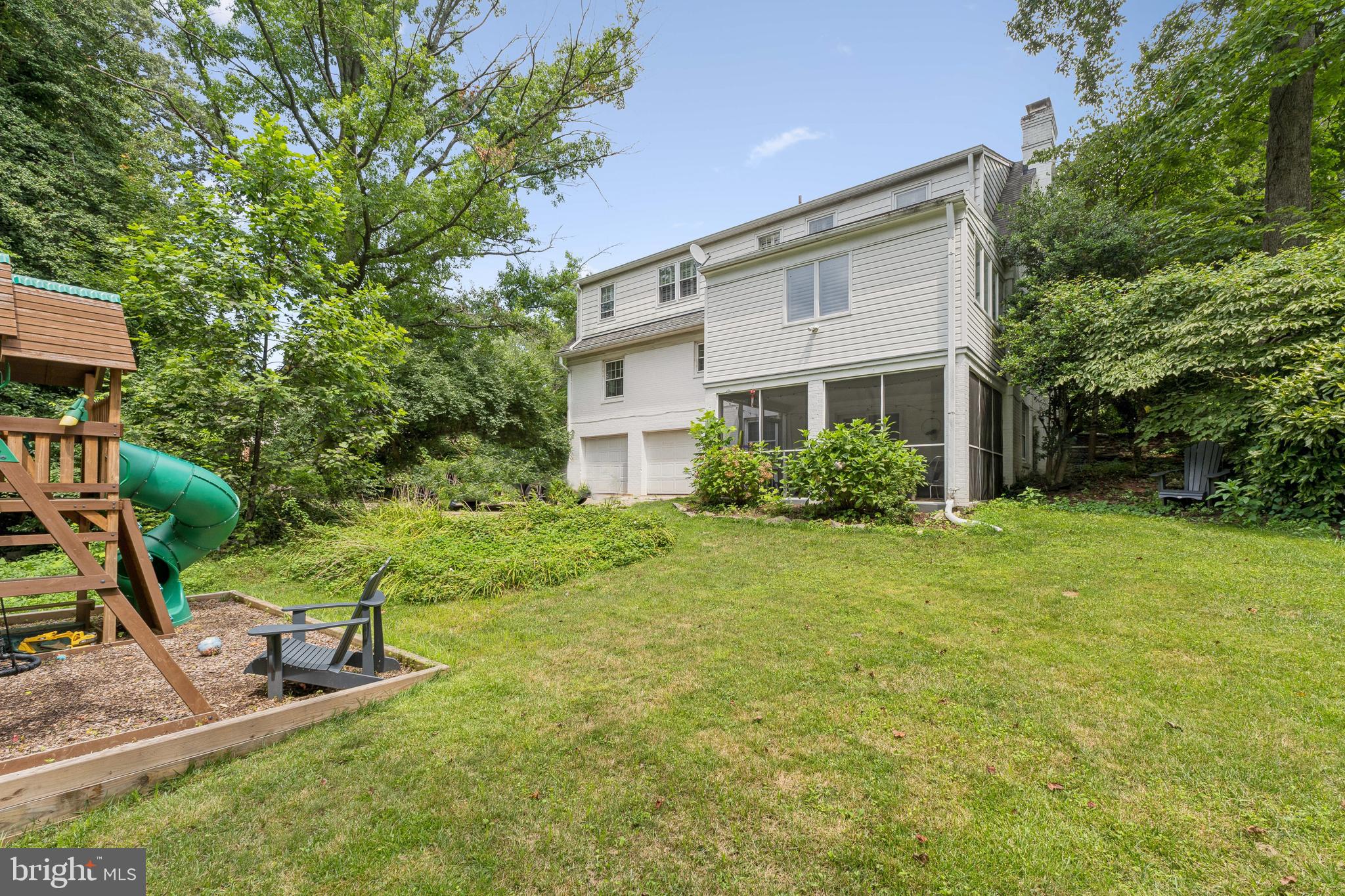 10016 E BEXHILL DRIVE