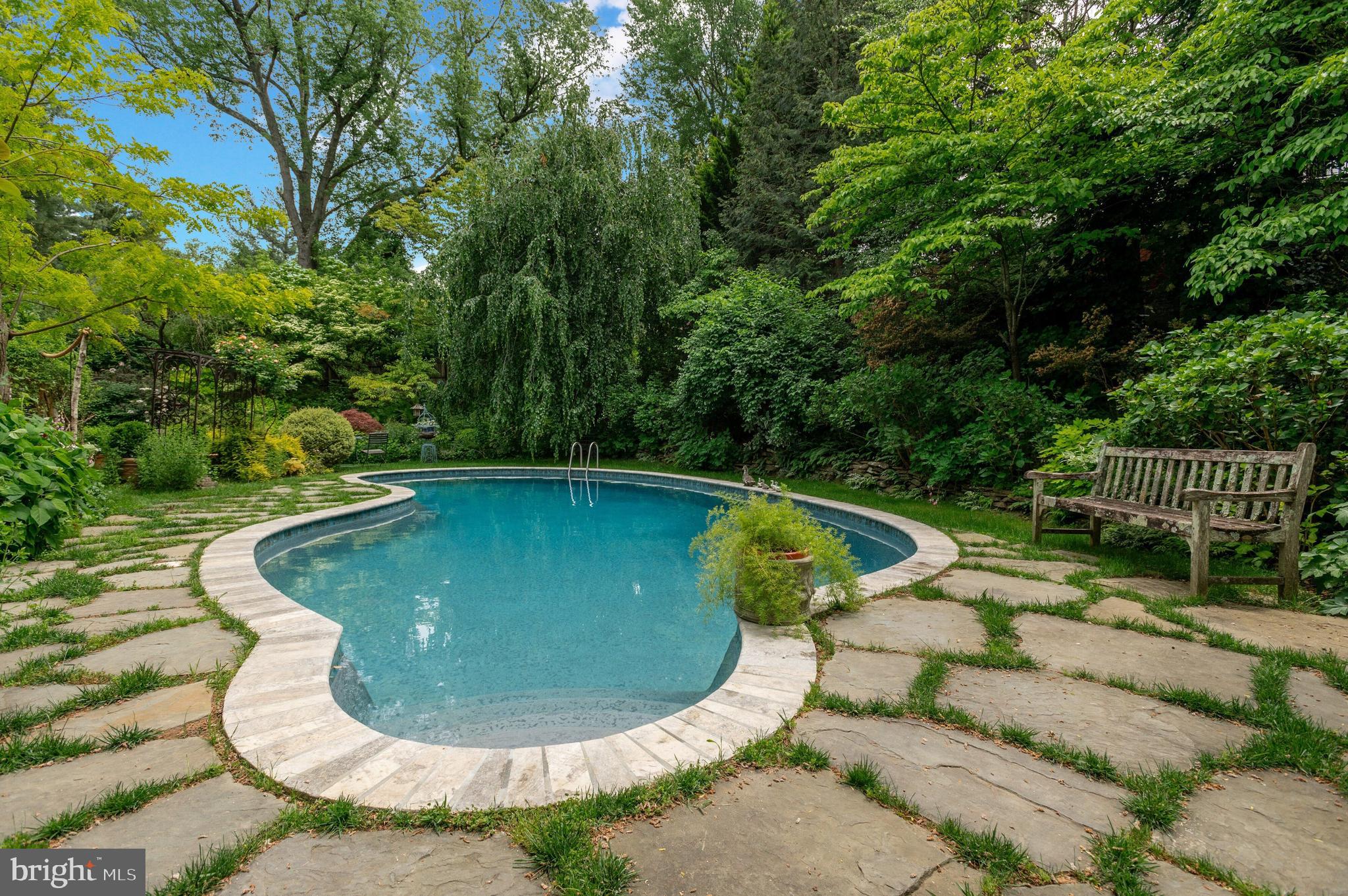21 FARMINGTON COURT