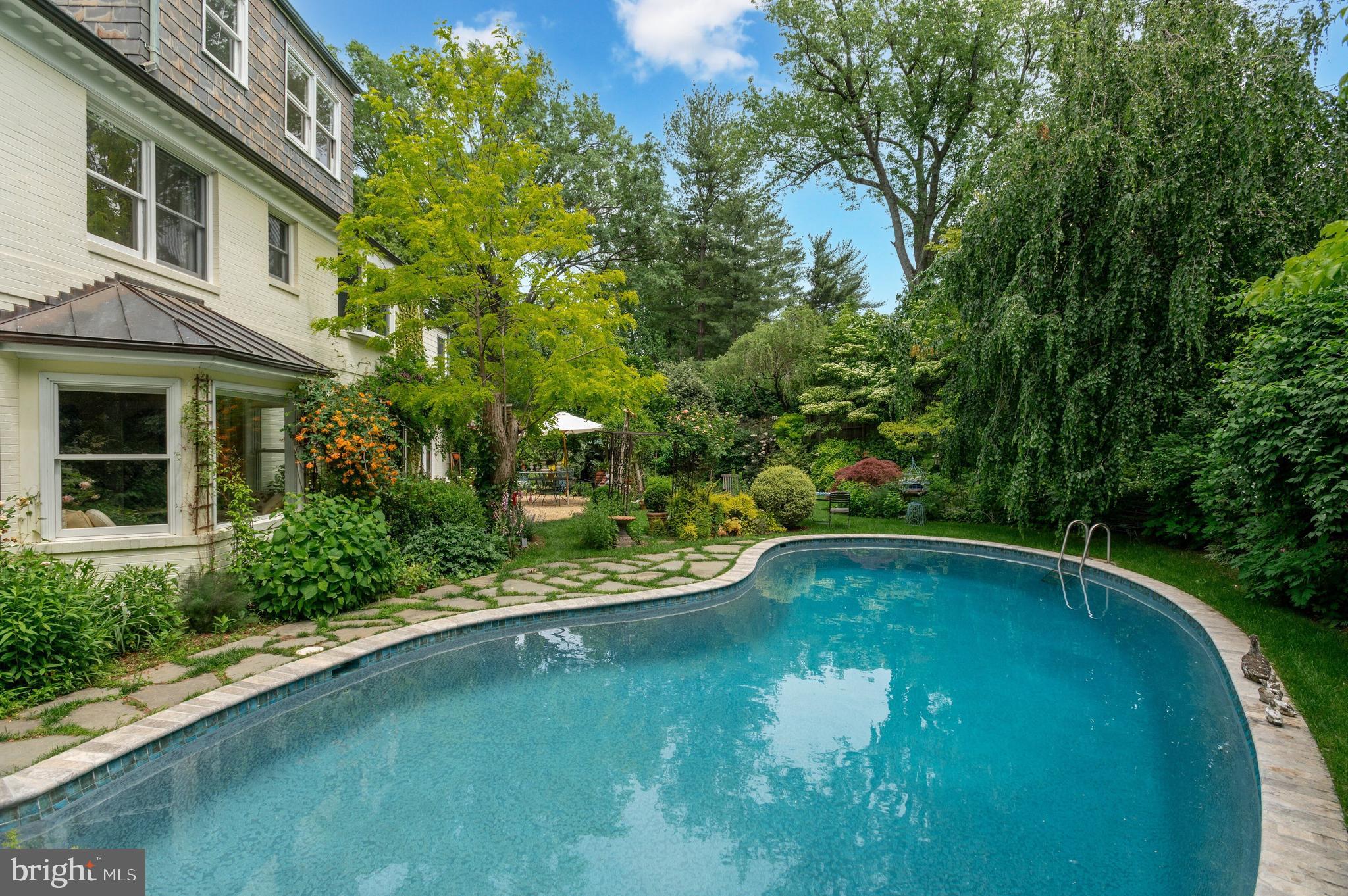 21 FARMINGTON COURT