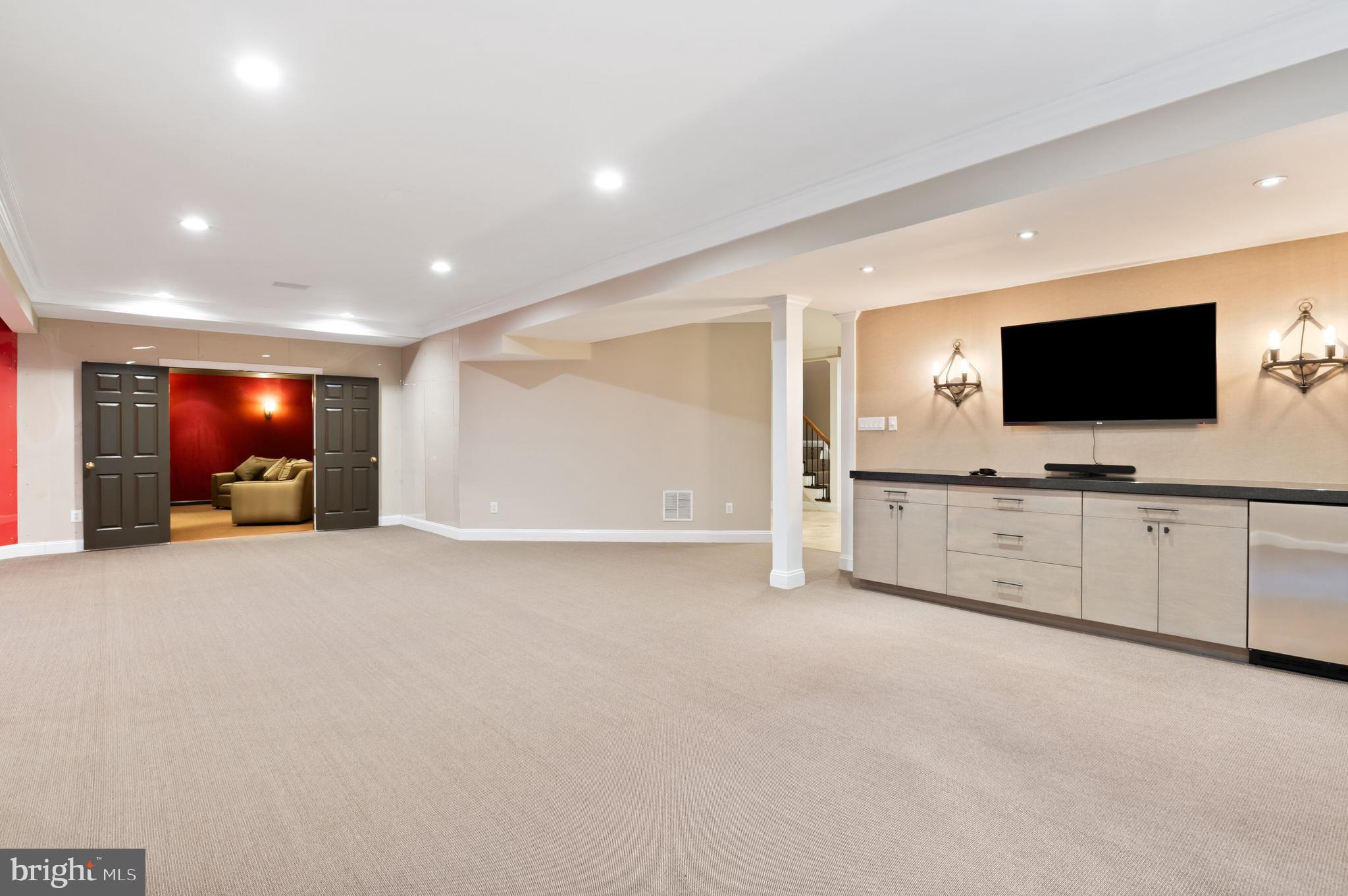 6723 LANDON LANE