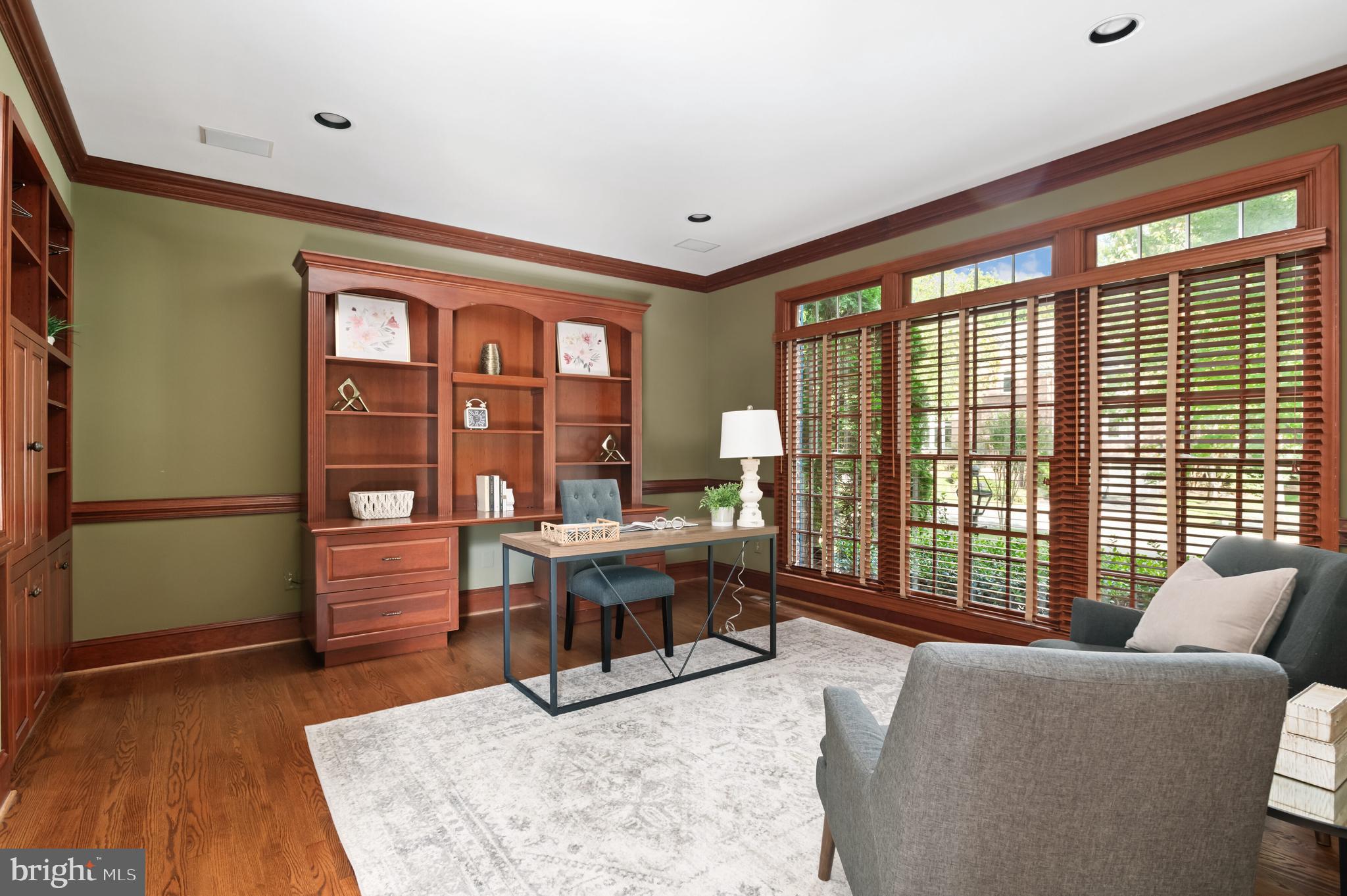 6723 LANDON LANE