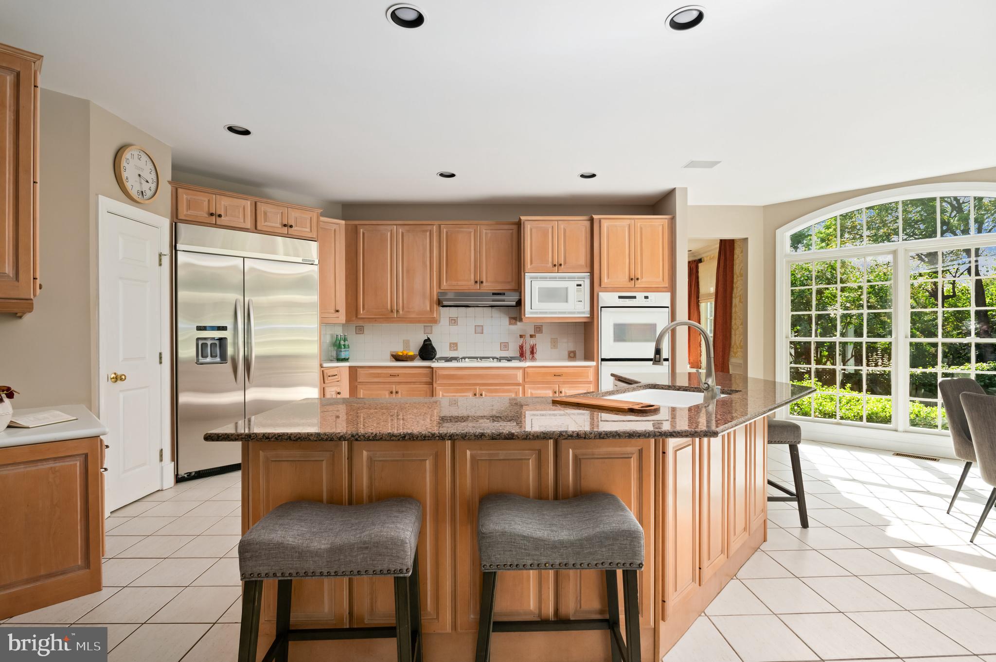 6723 LANDON LANE
