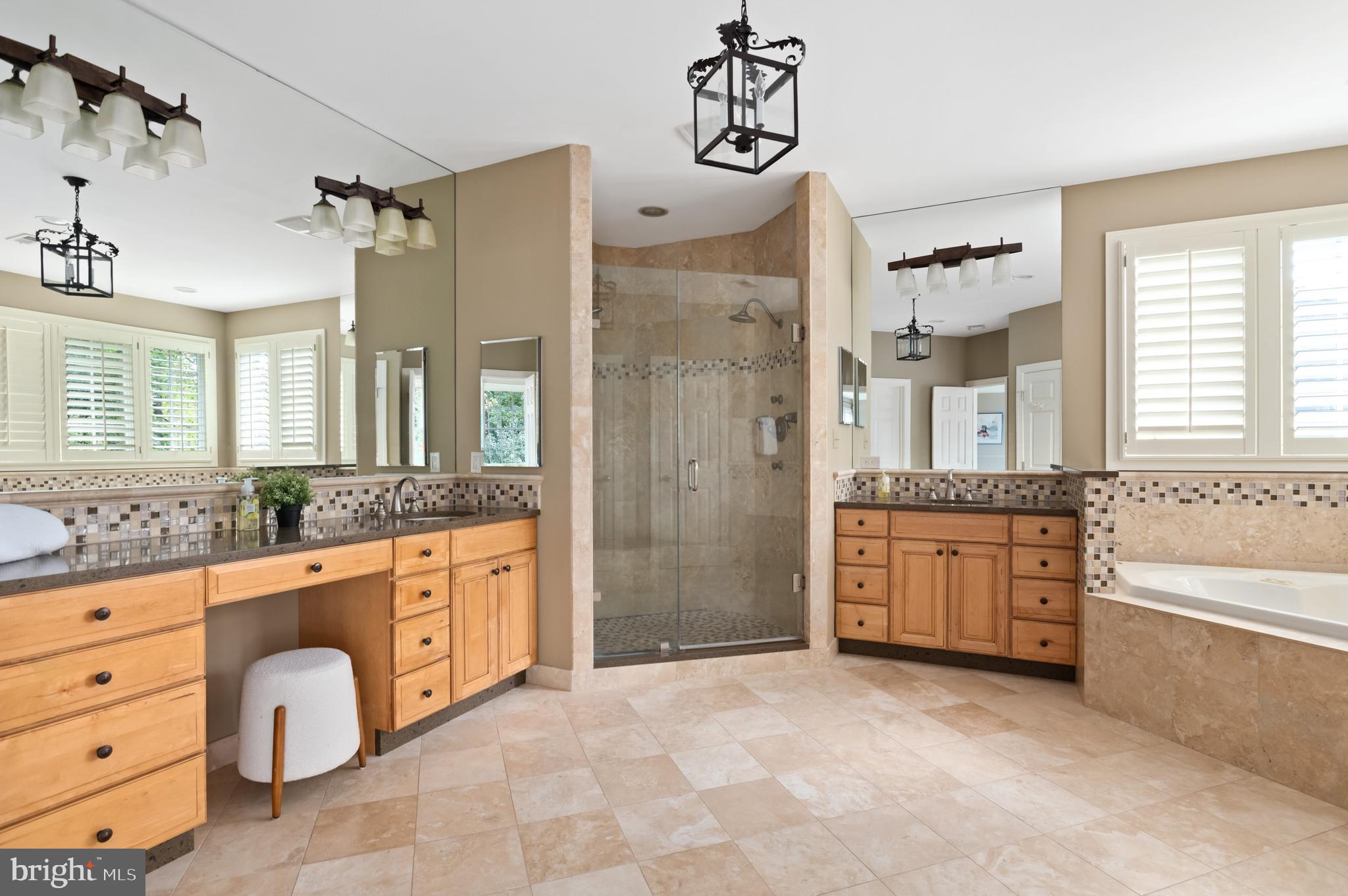 6723 LANDON LANE