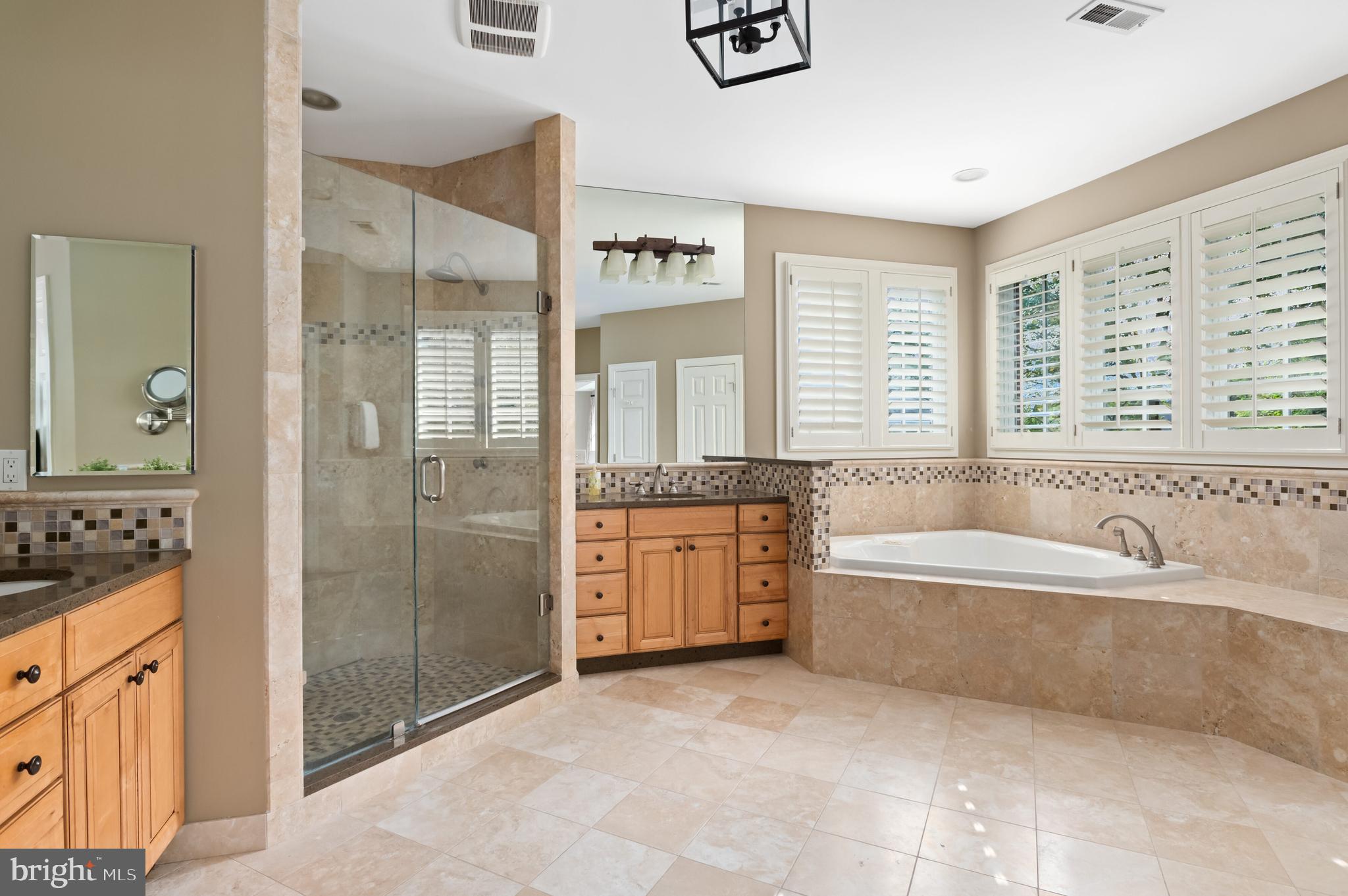6723 LANDON LANE