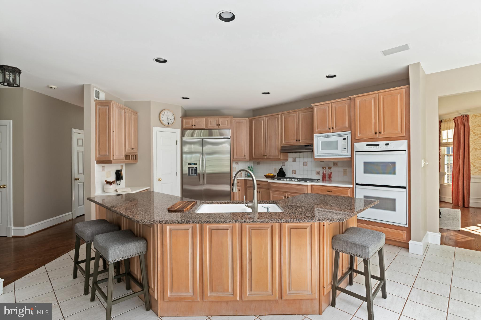 6723 LANDON LANE